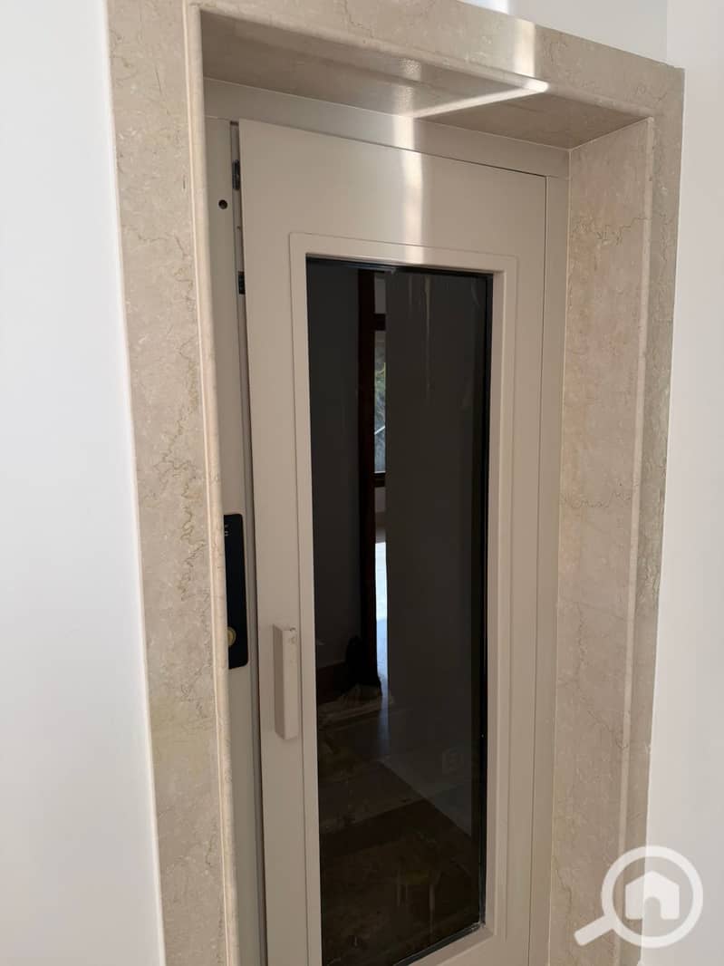 10 07aab9b1-e06c-44e9-bcd7-dbbdf2136d22. jpg