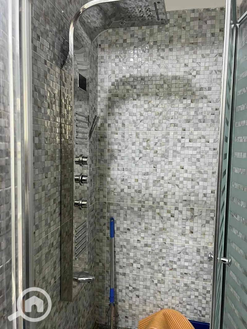 10 447dea53-fc34-46f4-b188-9bff4a9e307d. jpg