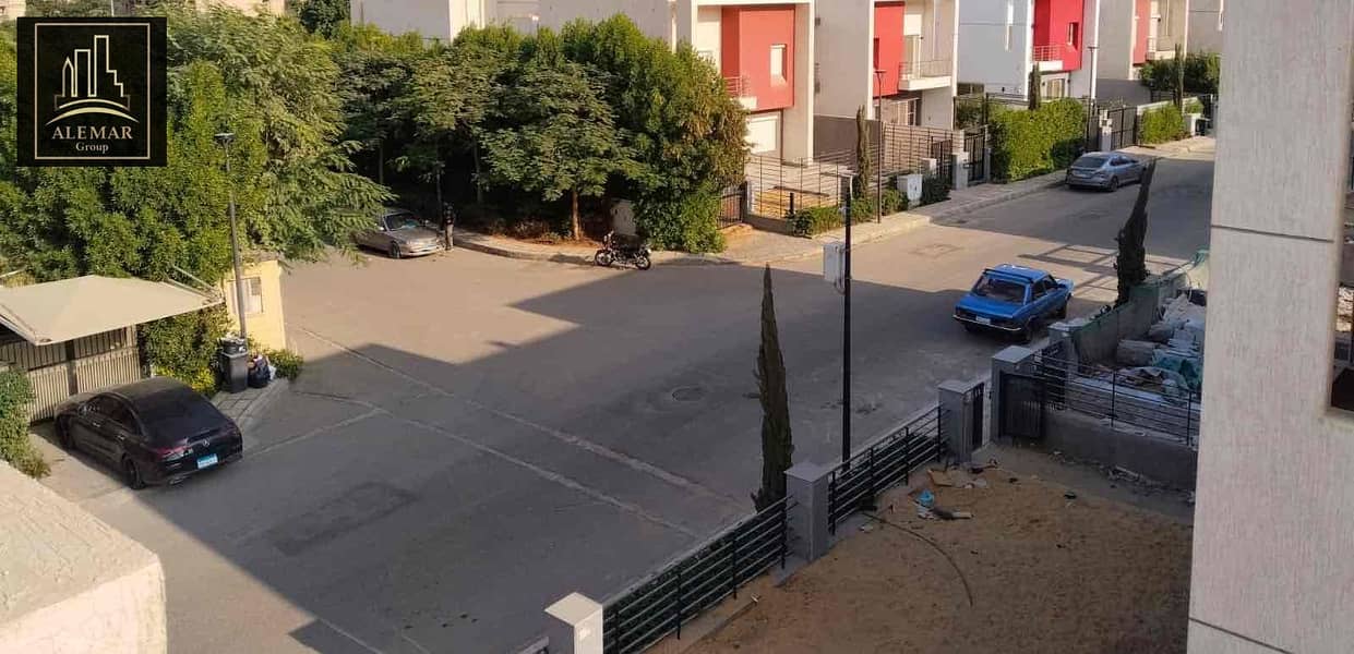 3 d8a37ea0-f708-4f7f-b9f9-cbc1c30413d8. jpg