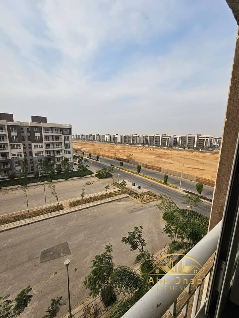 8 bd318094-081a-4d95-b0bb-7b5d14c9a63d. jpg