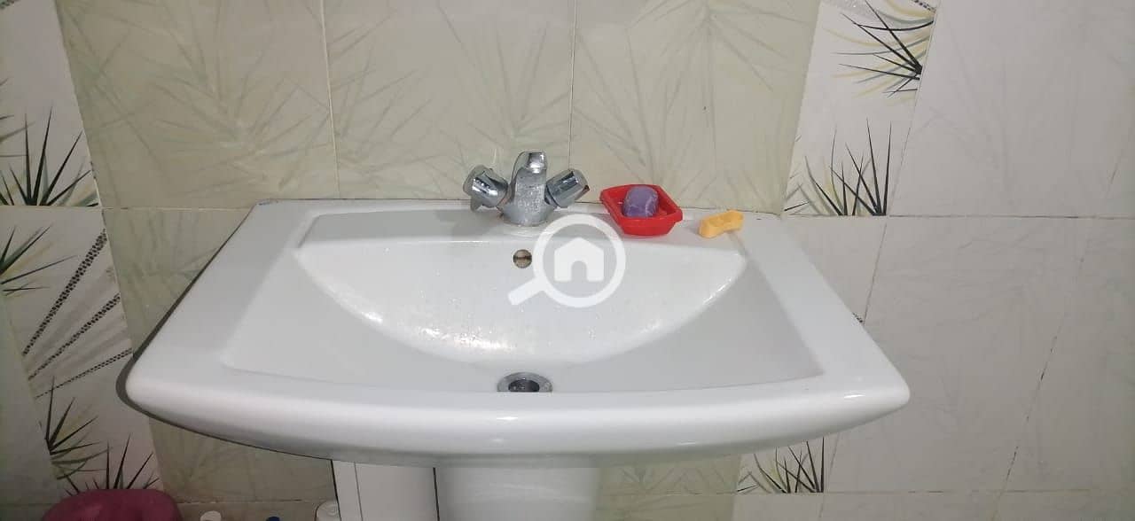 12 aa937f00-92d8-40dc-82eb-03007d0e4eef. jpg