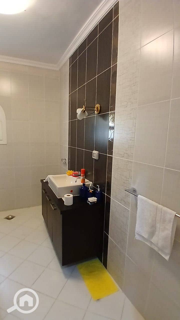 8 72c75e4e-a589-4ef9-82f9-ef8a6d33c890. jpg