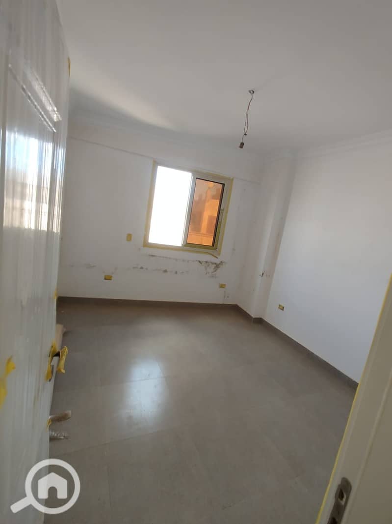 4 b69a9bf9-90a0-4cfe-bdcb-d2fd1ff21c2e. jpg