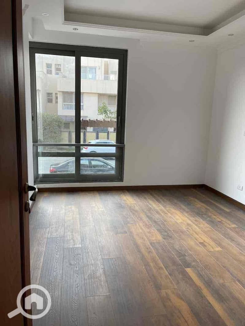 8 76d17f98-1635-43dd-869e-c0858ffc2b6a. jpg