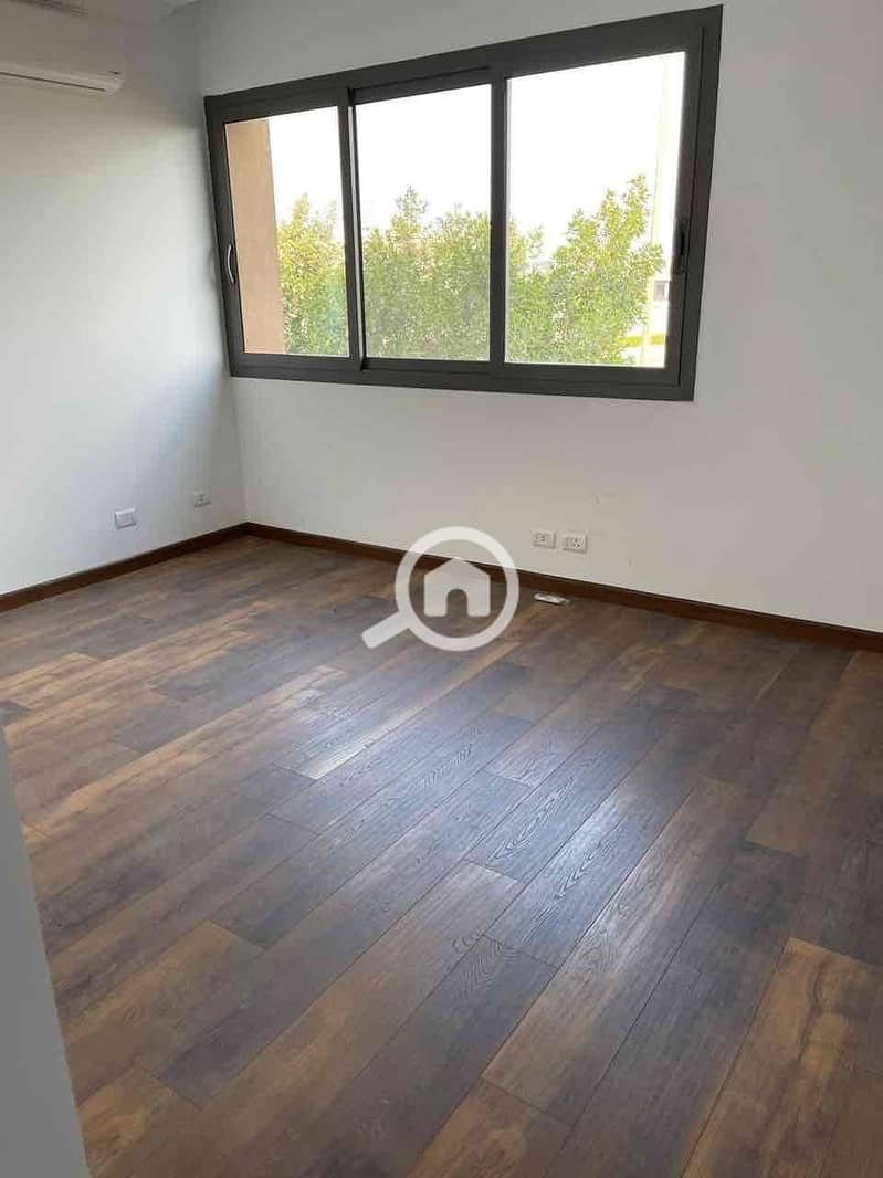 10 a966f8dd-1584-430d-ae4a-abd248021d75. jpg