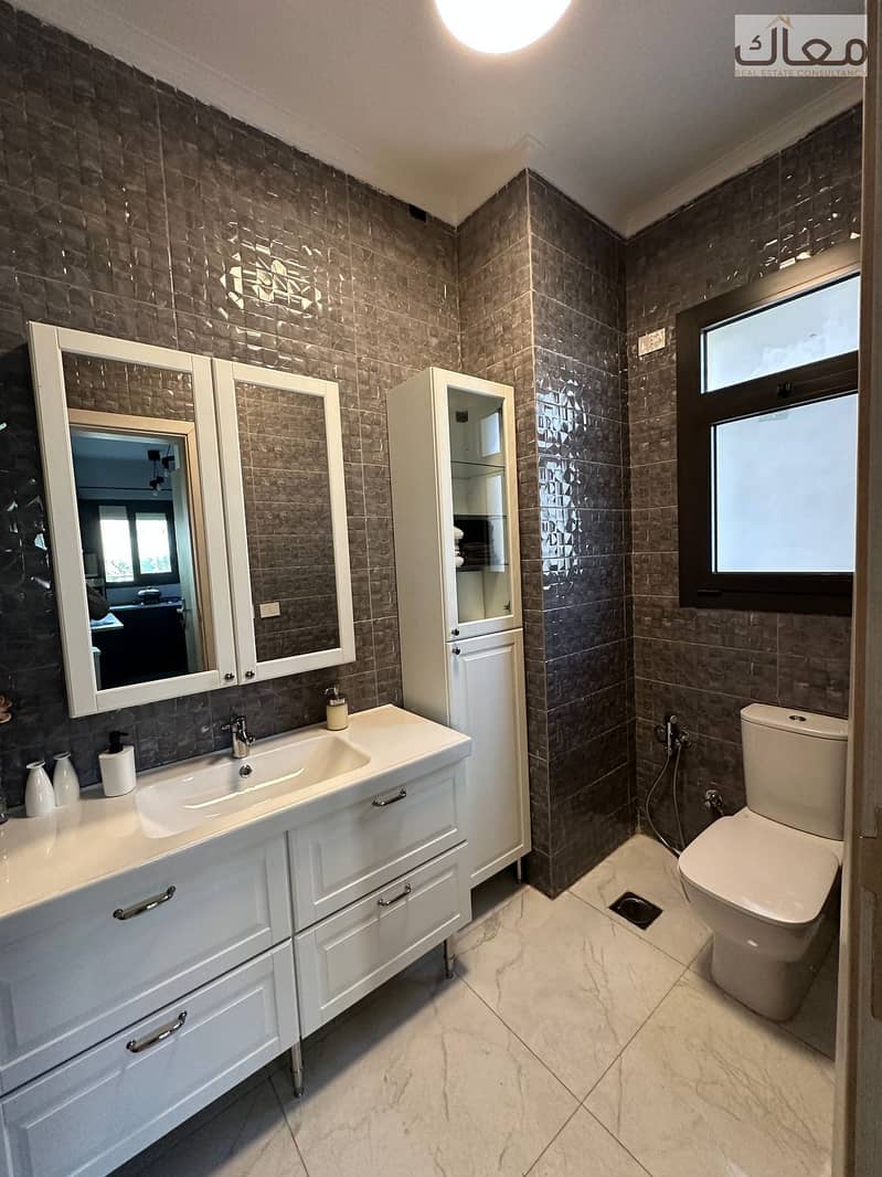 3 b6657913-a04e-4edc-b126-5183993dc0d4. jpg