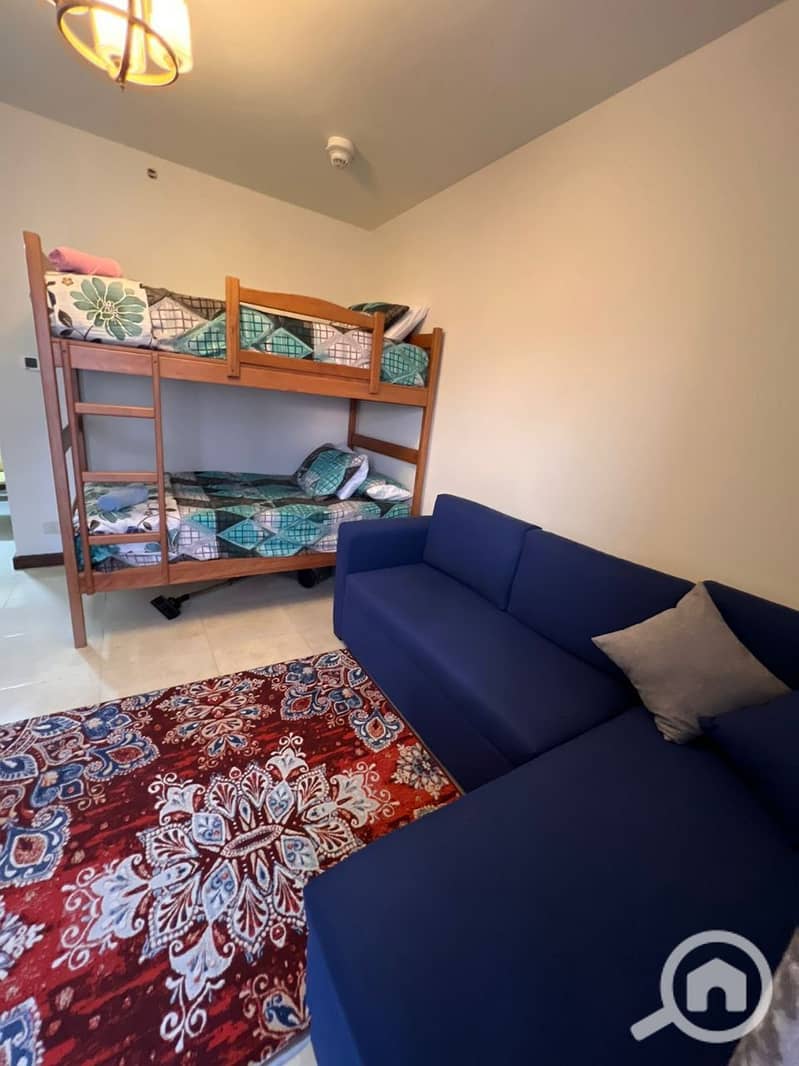 4 photo_5893001559308700573_y. jpg