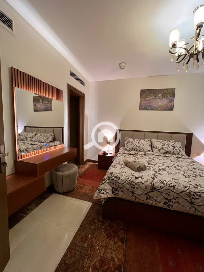 11 photo_5893001559308700571_y. jpg