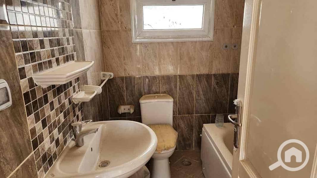 9 b09726bd-d21c-4d4f-89fa-05b3be1d76a9. jpg