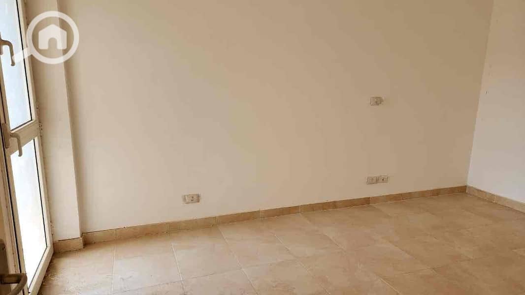 10 54153534-b831-4d5c-9352-bad5533c16f5. jpg