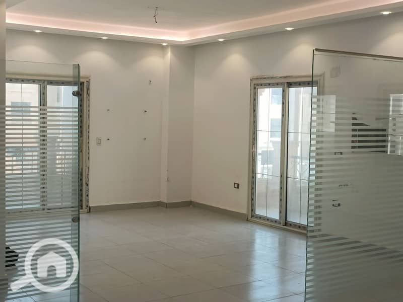 photo_5893001559308700600_y. jpg photo_5893001559308700600_y. jpg