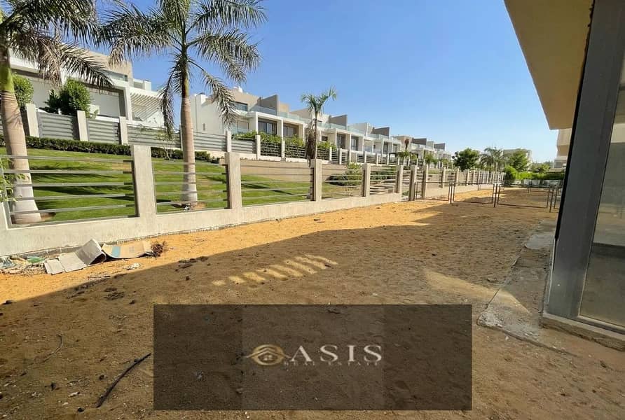 4 8323236-aa3d9o. jpg