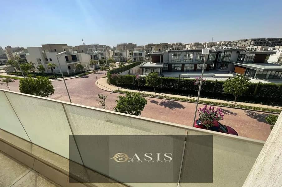 5 8323236-c9ea1o. jpg