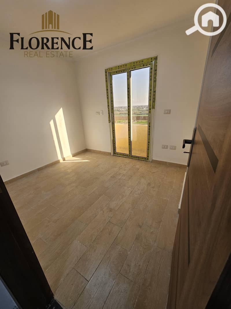 5 3858dec8-2d57-4b95-8462-b20d9028e2db. jpg