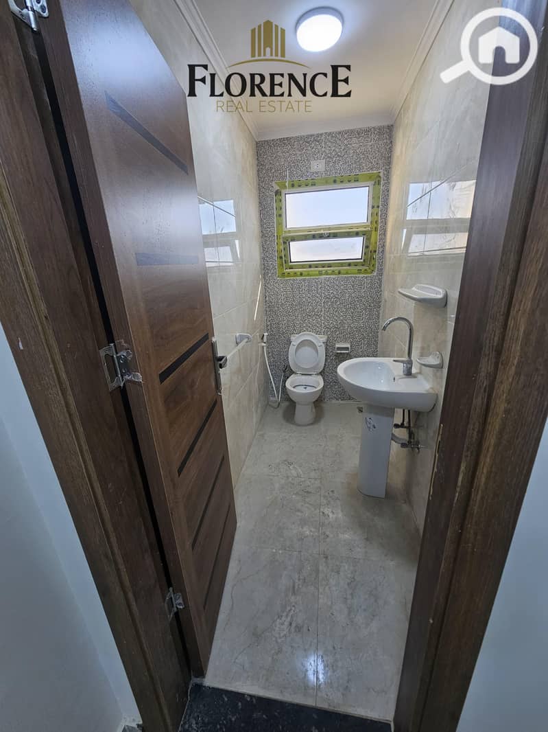 7 92d9f194-ec1a-47c2-872b-a121d7ab4a82. jpg