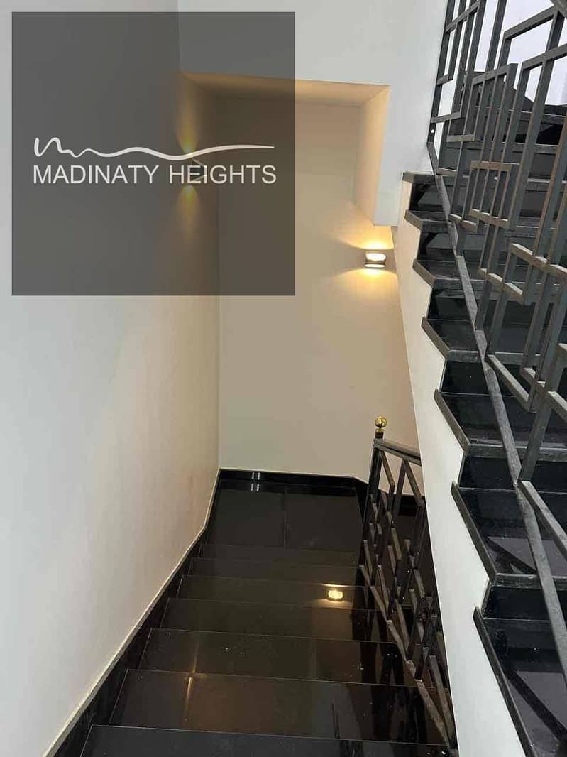 13 e4f20504-f4a0-46f5-a7d1-c8566a8d04a0. jpg