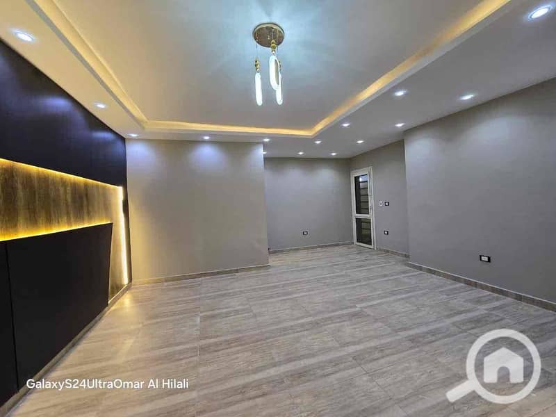 24 f6c68bd7-24d5-482c-932d-a5d07d51d5c5. jpg