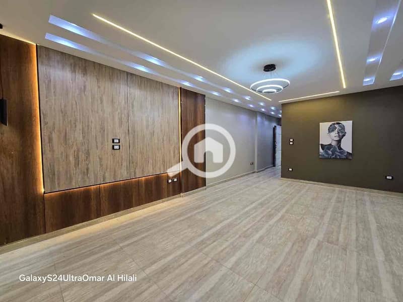 38 d1dde1de-e4d1-4ba9-bd67-d9e1dd870dea. jpg