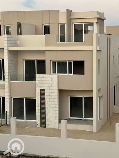 3 Bedroom Townhouse for Sale in 6th of October, Giza - WhatsApp Image 2025-12-16 at 5.51. 15 PM (2). jpeg