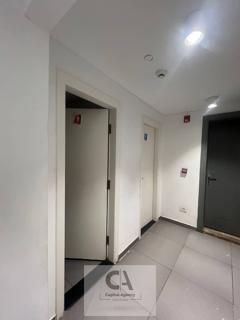 6 c9e43779-42ed-41ac-b7fe-c18c7e47c1cc. jpg