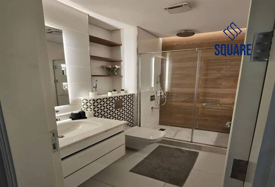 4 8421075-eacf3o. jpg