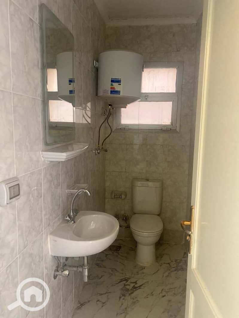 10 77cc7d0f-1b87-46b1-bb7d-b1b8e398d919. jpeg