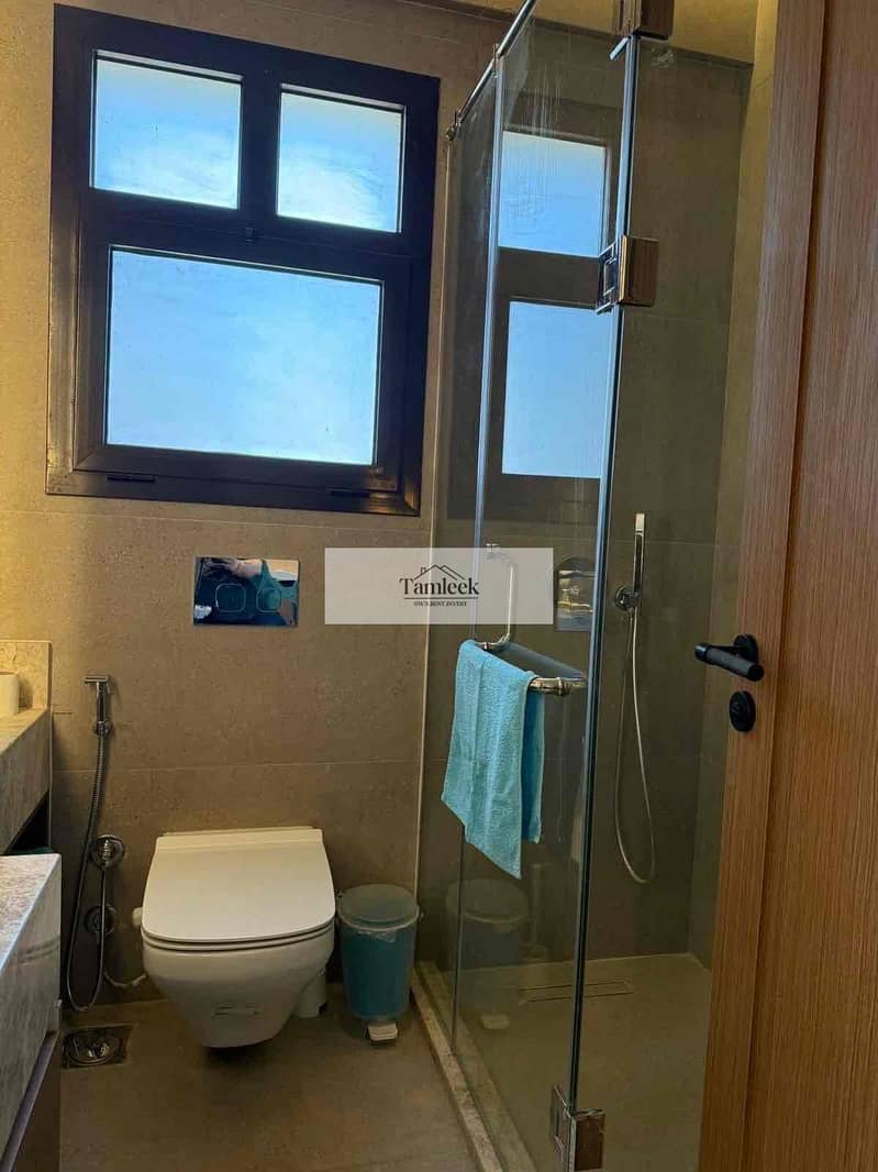 7 505e43e8-81a1-4b5d-8378-1eff6e3eab91. jpg