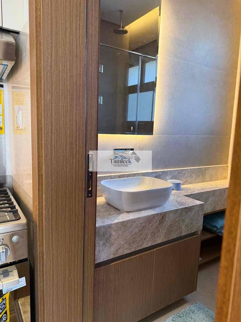 2 33665cca-e6fe-4dd3-b1fc-a28a2bf22b40. jpg