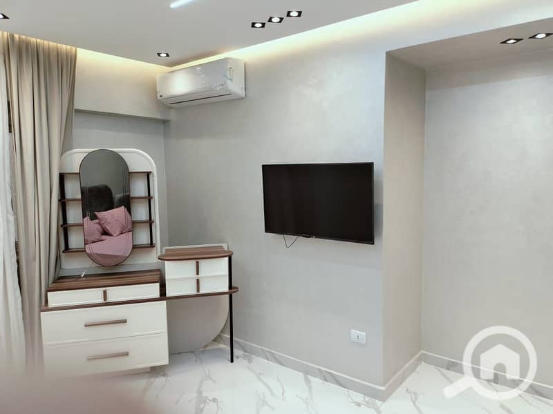 9 8c83fbb7-0709-447d-afda-c9fb229a6262. jpg