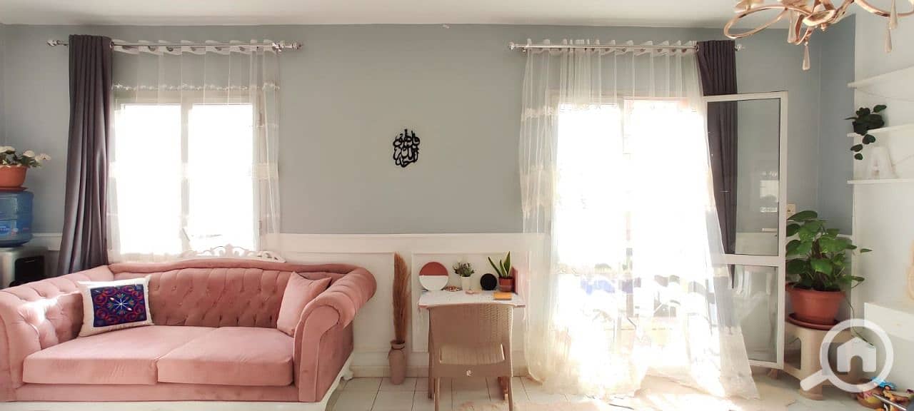 4 e6b95bf0-bf2f-4f8c-86d6-deead7b0f857. jpeg