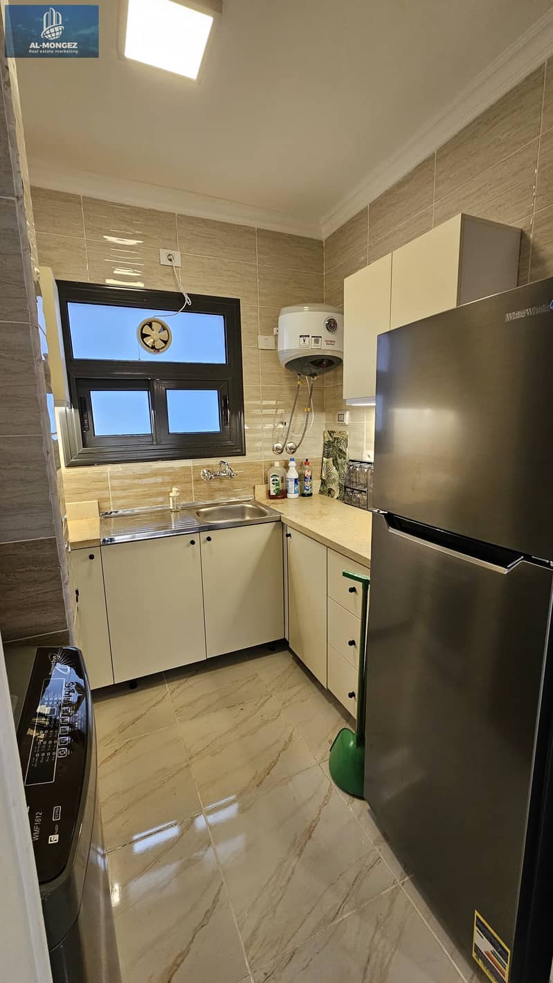 10 12aad673-7a19-48cc-bdc2-47d4b22ee248. jpeg