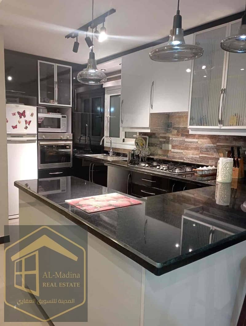 2 2de26e76-9d40-4a03-a834-ce8e3dc83973. jpg