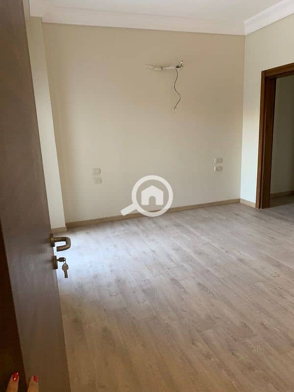 5 WhatsApp Image 2025-12-16 at 11.41. 08_87d1ed1e. jpg