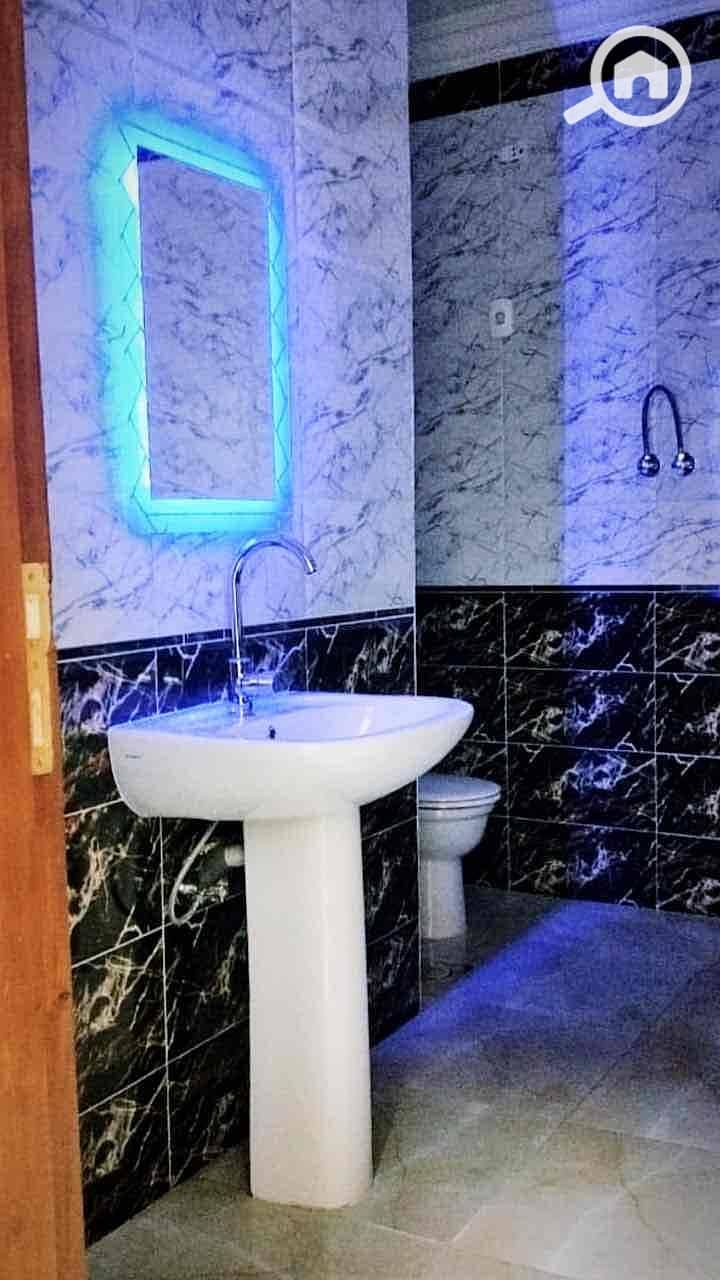 8 d097937e-5d92-46c8-bc81-d3739845afdb. jpg