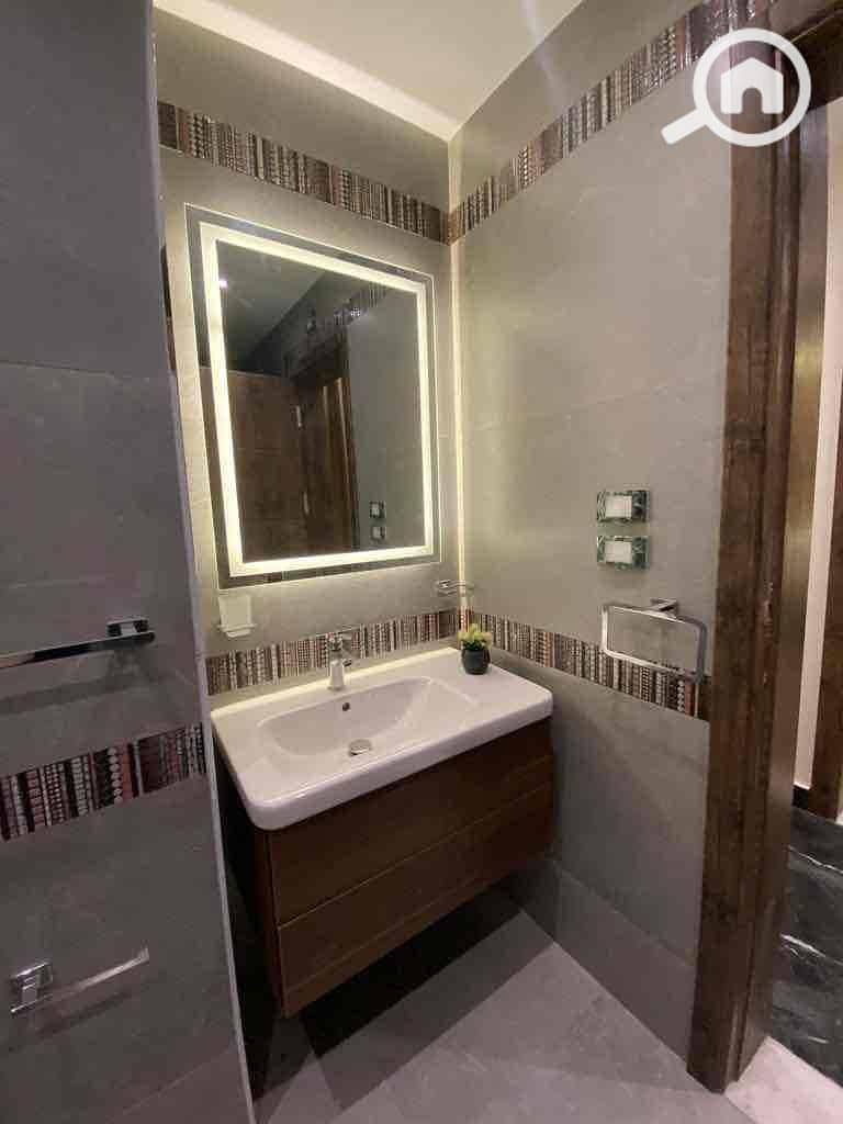 13 e8ec749b-a5a2-4225-8071-42c328fa7571. jpg