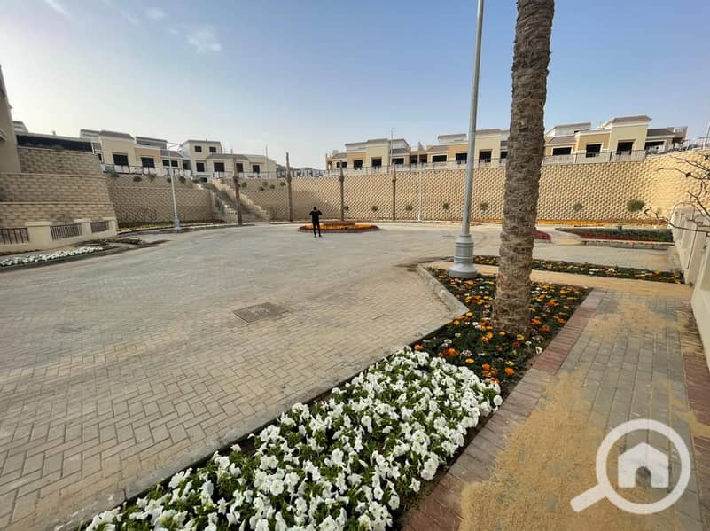 6 4ae6b7c9-dab2-4b61-b2dc-5f34bbafe8b1. jpg