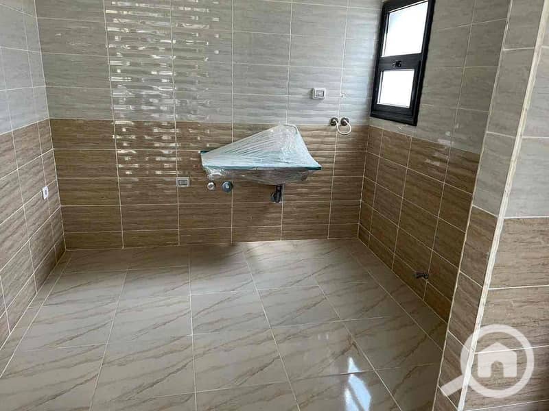 6 3fe06b81-ad04-4a50-9ff1-0b5b8225f9bd. jpg