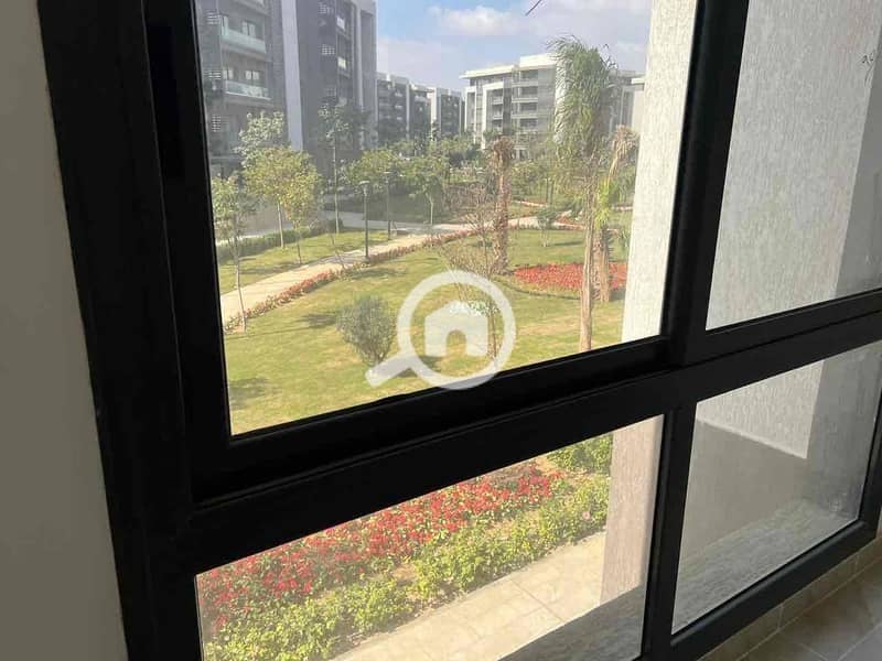 7 26d176de-8b81-4e33-9c4c-0e1bdb3e0199. jpg