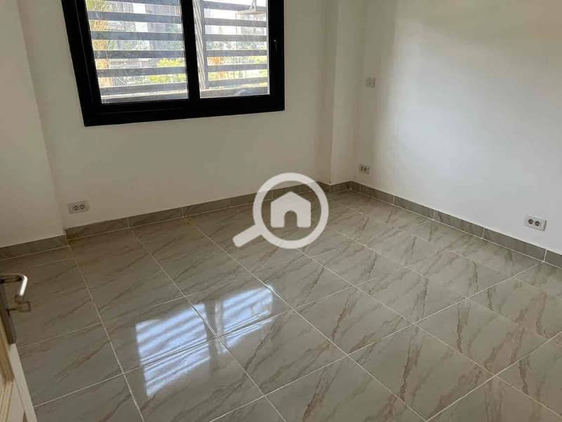 12 63b24561-3cc1-442e-a3ed-9edda19b79ad. jpg