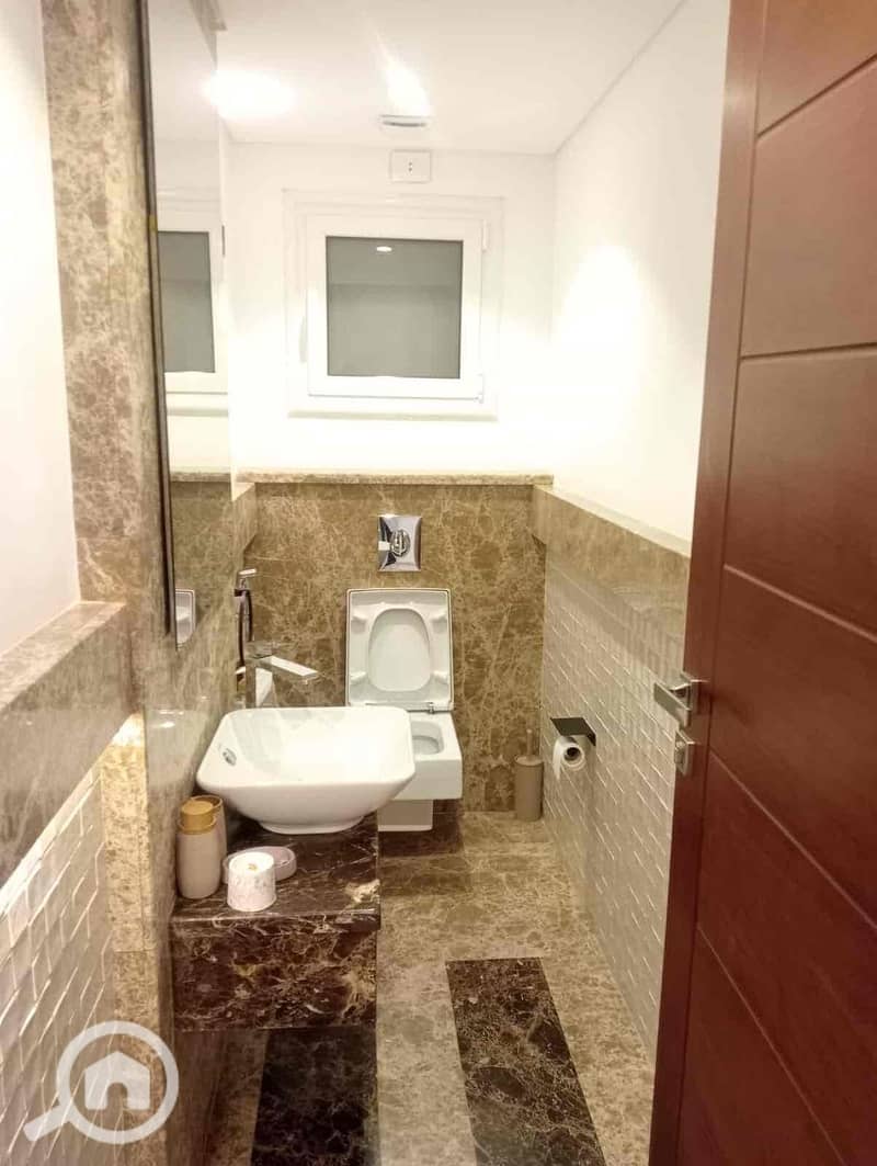 5 9f7b3700-532b-4896-9480-f32c4dfd8a53. jpg