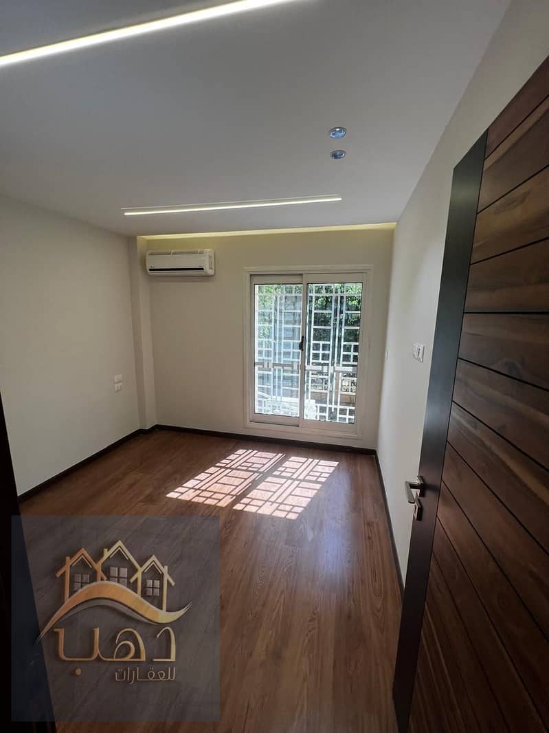 12 b4a4303c-8272-4c3f-b99e-9b189a1f3068. jpg