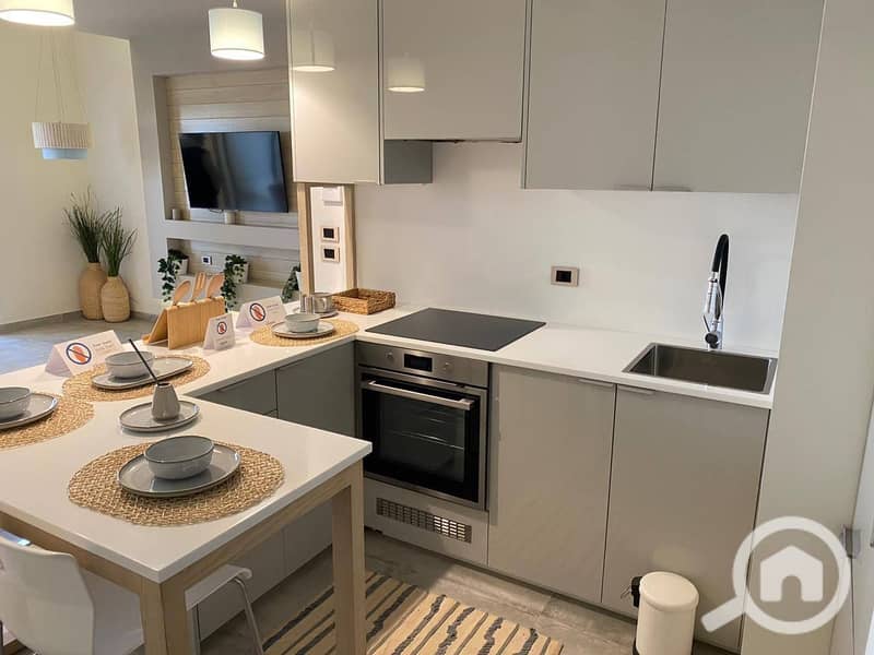 9 photo_5924672957383296520_y. jpg