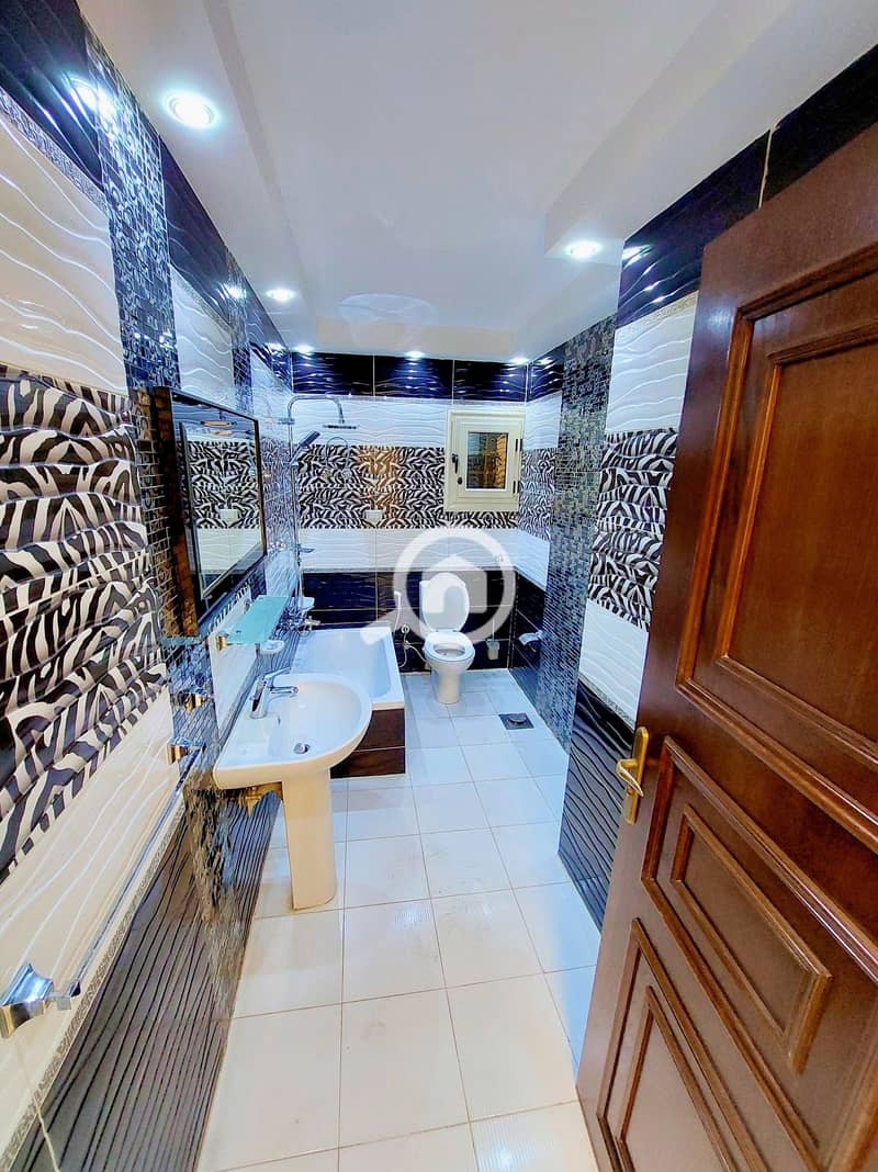 11 594019443_25409699458647139_5140622933758355657_n. jpg