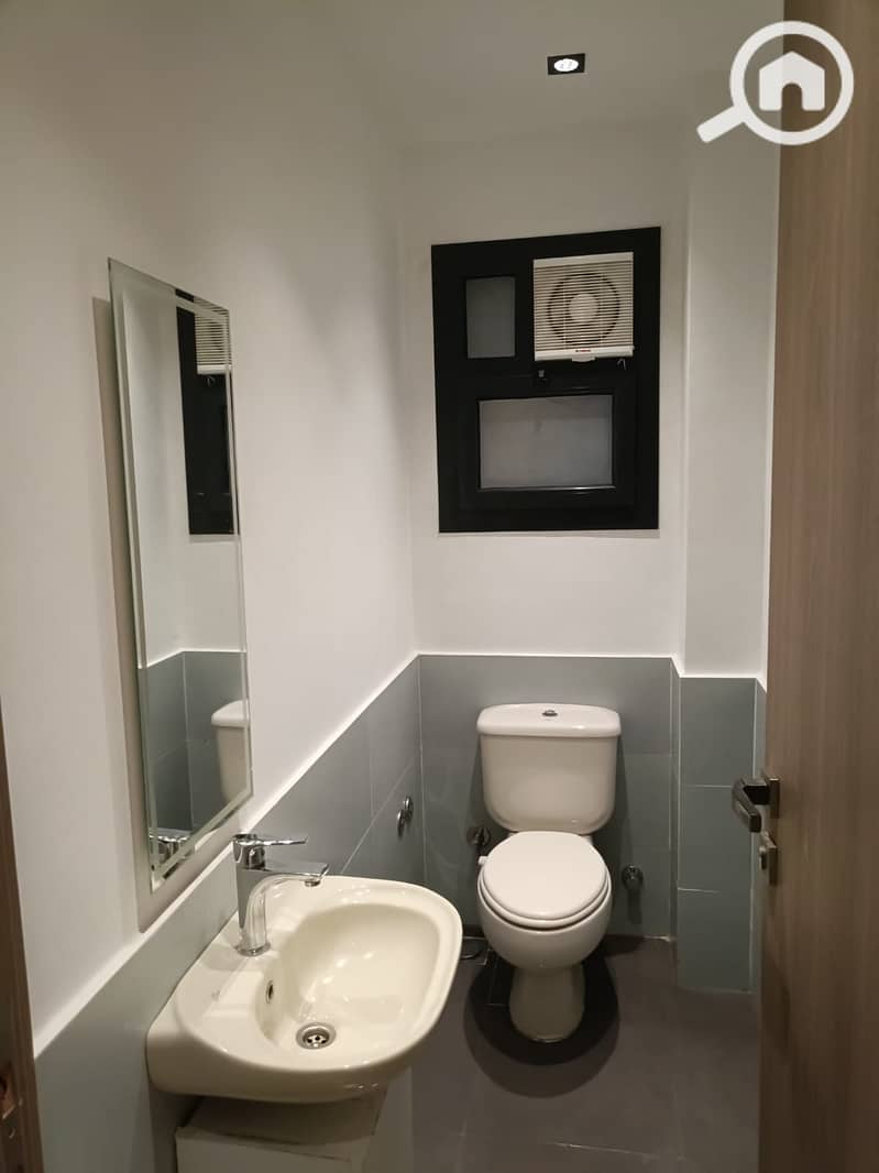 10 50b265e2-b213-4af8-bddc-81b605abe882. jpeg