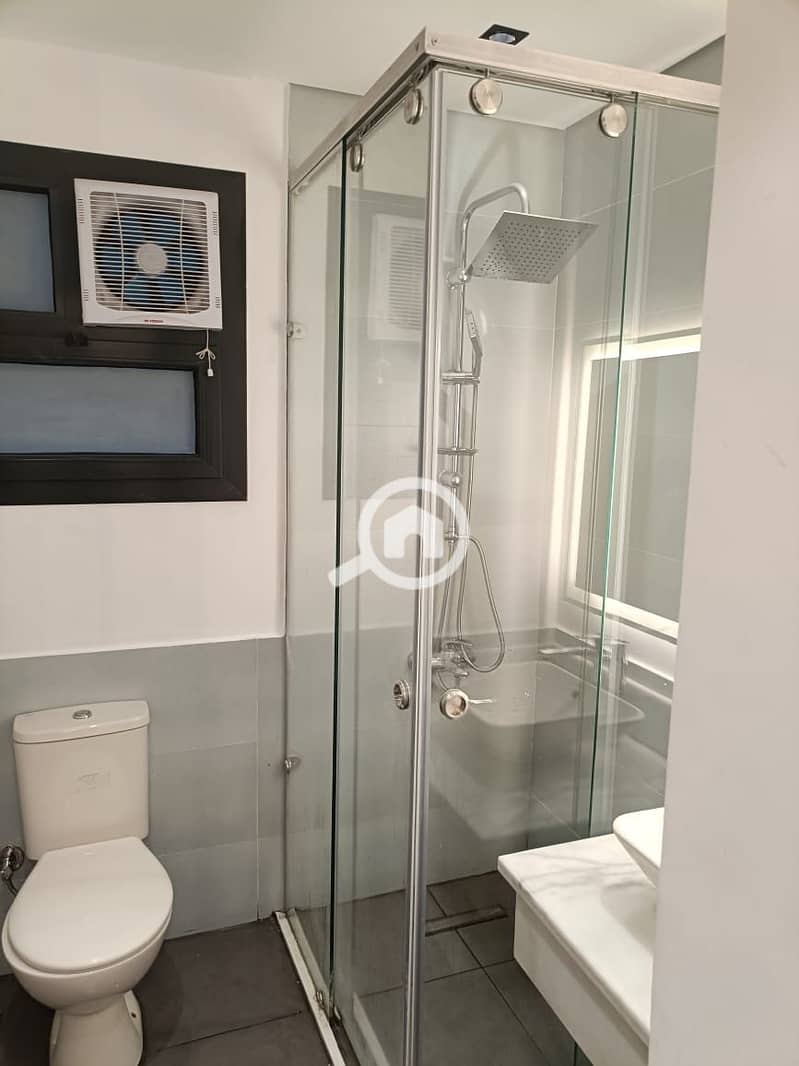 24 de5f5c6f-ea83-4784-bb43-b9581a5f2200. jpeg