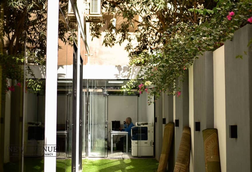 4 4c588574-5188-47e0-b8e7-2eaae4944758. jpg