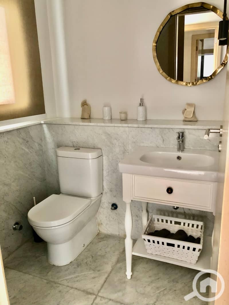 4 182fd83c-b0c4-4d95-82bb-500221cac48c. jpg