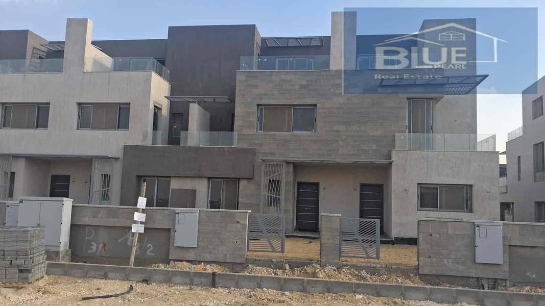 9 d697c787-5b2a-425f-ba41-210d00f2d5c6. jpg