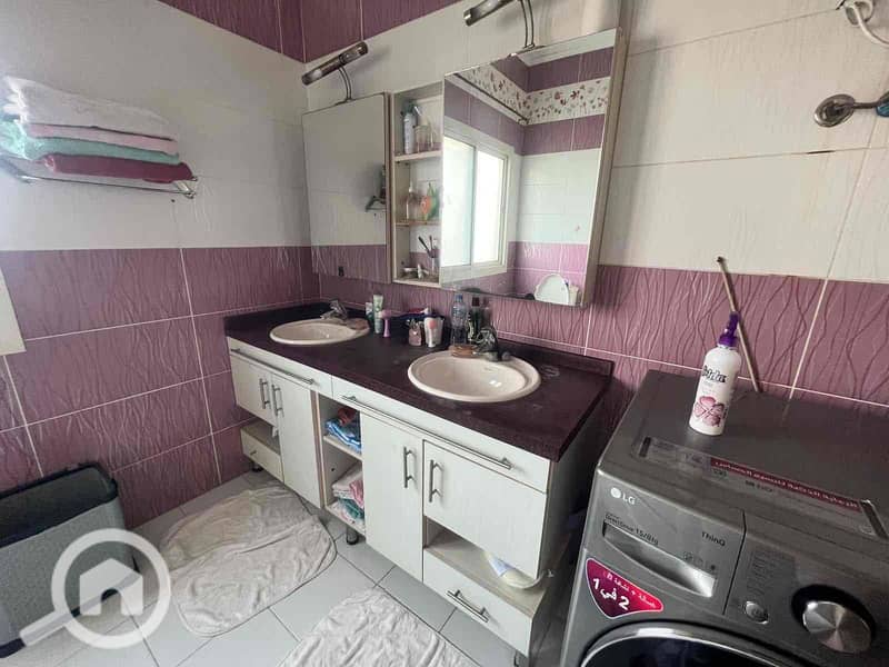 6 d6c95b55-9b23-45e7-afa7-e3f1221df10f. jpg