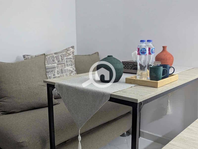 12 c558a915-fe27-4b46-9250-74b4aa250762. jpg